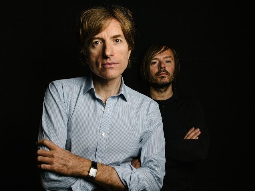 Fichier : duo-musiciens-rock-élégants.jpg.