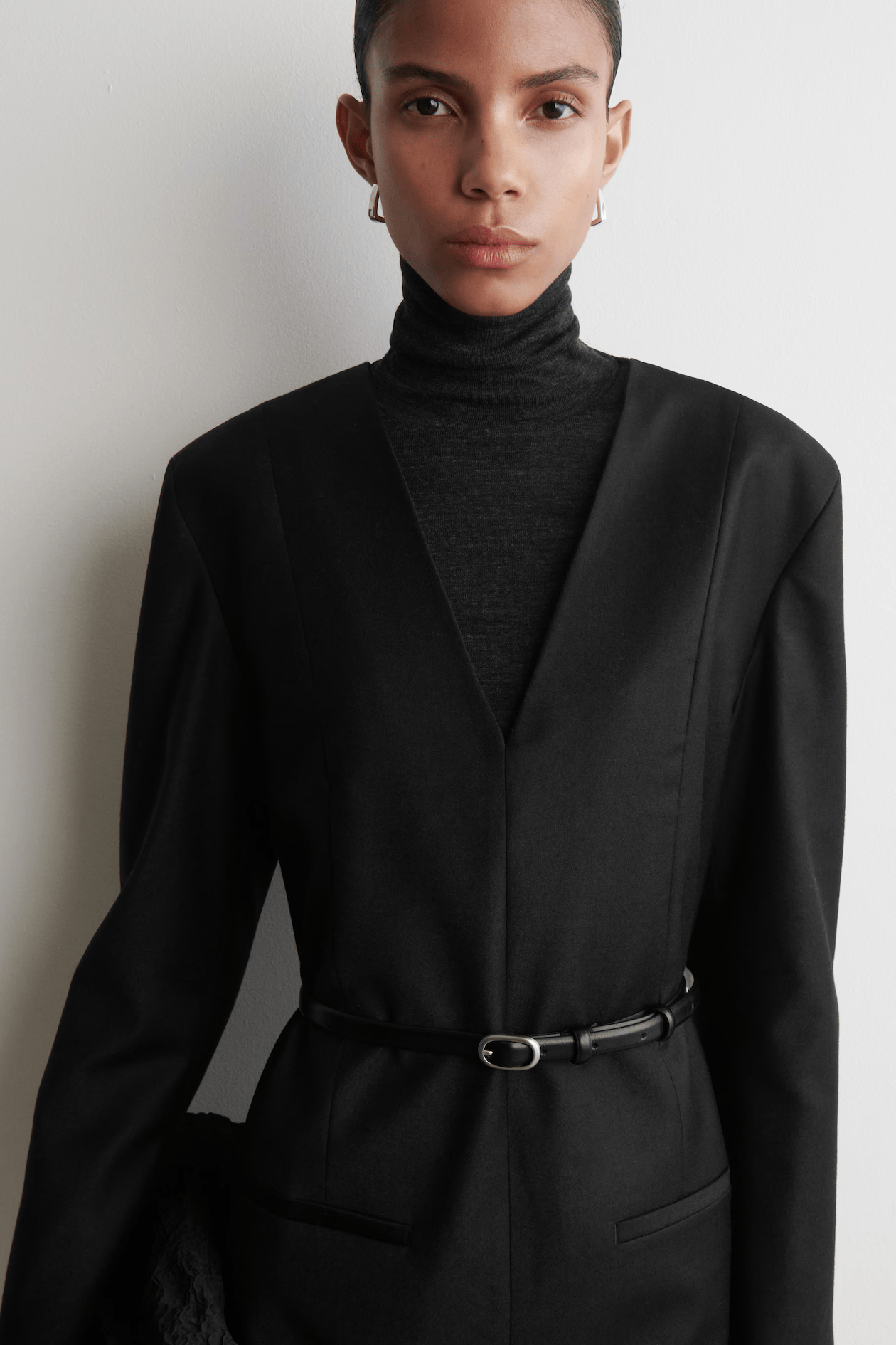 COS, histoire, analyse de la marque : style et manière de la porter