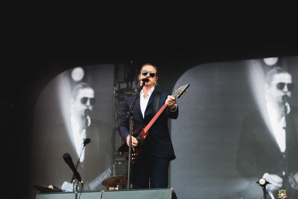 Paul Banks du groupe Interpol en concert sur la grande scène du festival Rock en Seine 2026 à Saint Cloud le 30 août 2026