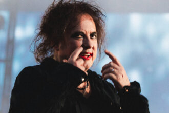 Robert Smith, chanteur du groupe The Cure, en concert lors du festival Rock en Seine à Saint Cloud le 3à août 2026