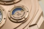 Gros plan sur l’indicateur jour-nuit signé Vianney Halter de l’Octo Finissimo Dual Time en or rose