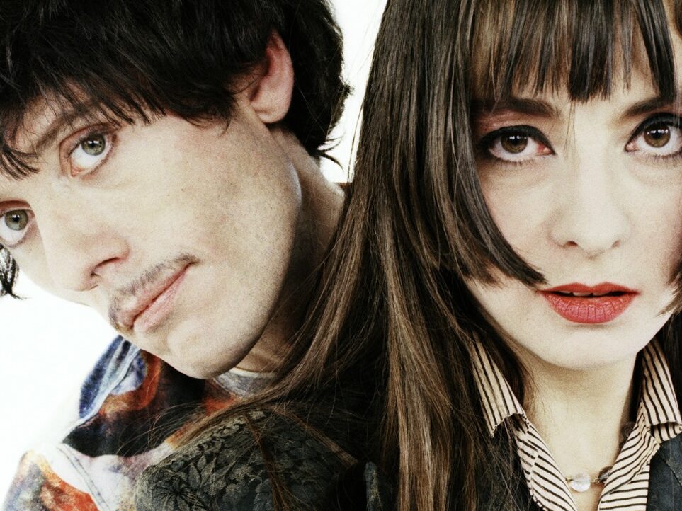 Portrait en gros plan de Fred Chichin et Catherine Ringer, membres du groupe français Les Rita Mitsouko