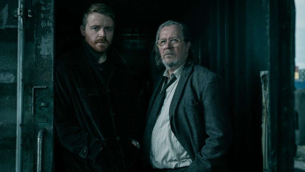 Jack Lowden et Gary Oldman dans Slow Horses saison 6