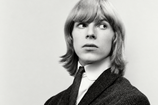 Portrait en noir et blanc de David Bowie utilisé pour la pochette de The Shel Talmy Recordings