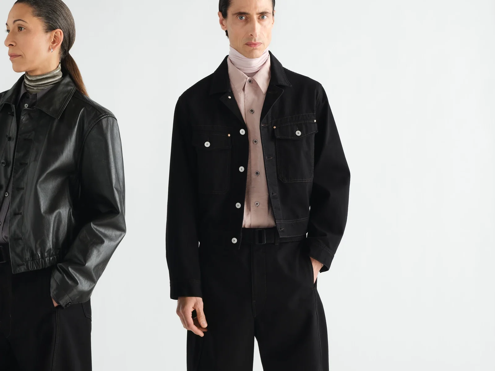 Le Twisted Belted Pants, pantalon emblématique de la marque Lemaire.