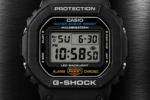 Gros plan sur le cadran numérique de la Casio G-Shock DW-5600UE-1, avec boîtier carré en résine noire sur fond de métal brossé.