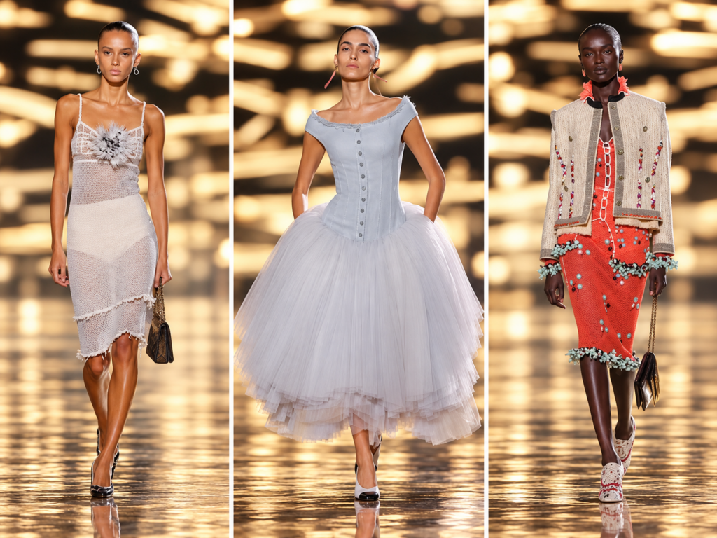 Trois silhouettes du défilé Chanel printemps-été 2027 à Paris : robe en maille claire, robe volumineuse en tulle gris bleuté et ensemble rouge corail avec veste écrue.
