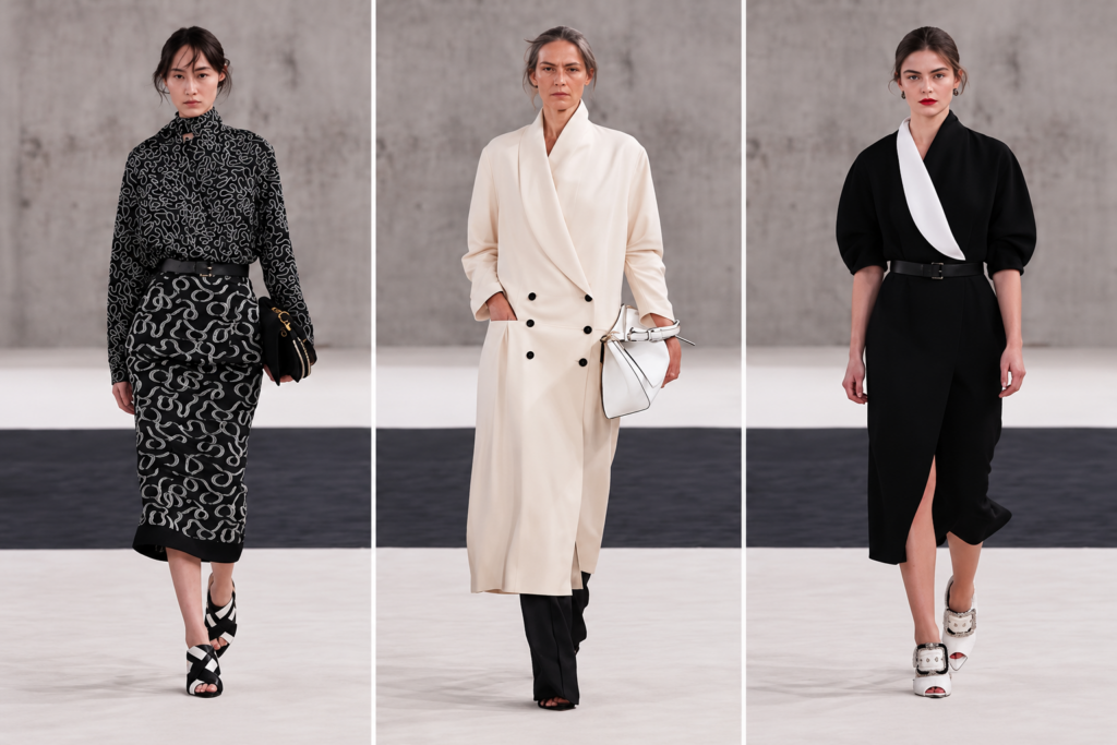 Trois silhouettes du défilé Lanvin printemps-été 2027 à Paris : ensemble noir à motifs, long manteau blanc au centre et robe noire à col blanc.