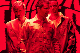Muse aux Eurockéennes de Belfort 2027, affiche rouge du groupe britannique